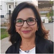 Passionnée par l’enseignement, je donne des cours de français aux enfants en primaire, en visio.